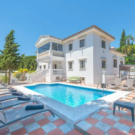 Elegant Classic Close To Nikki Marbella