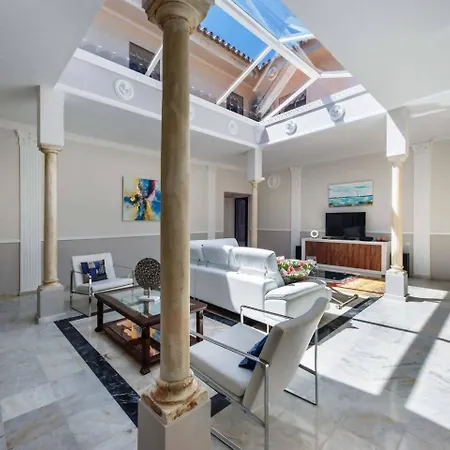 Elegant Classic Close To Nikki * Marbella