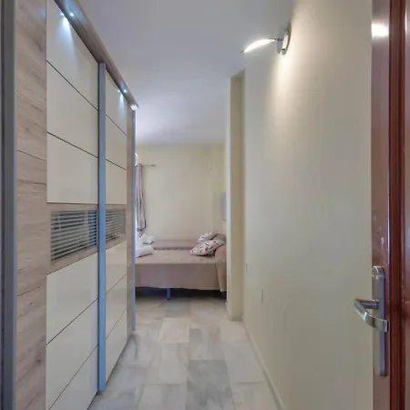 Elegant Classic Close To Nikki * Marbella