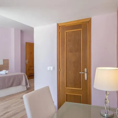 Elegant Classic Close To Nikki * Marbella