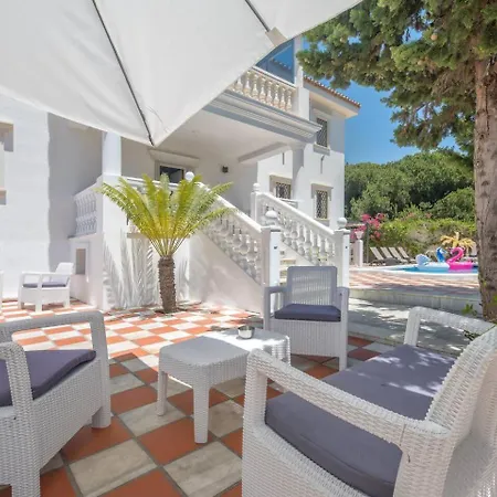 Elegant Classic Close To Nikki Marbella